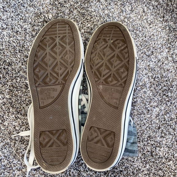 Converse size 9.5 women’s (high tops) - Picture 6 of 6